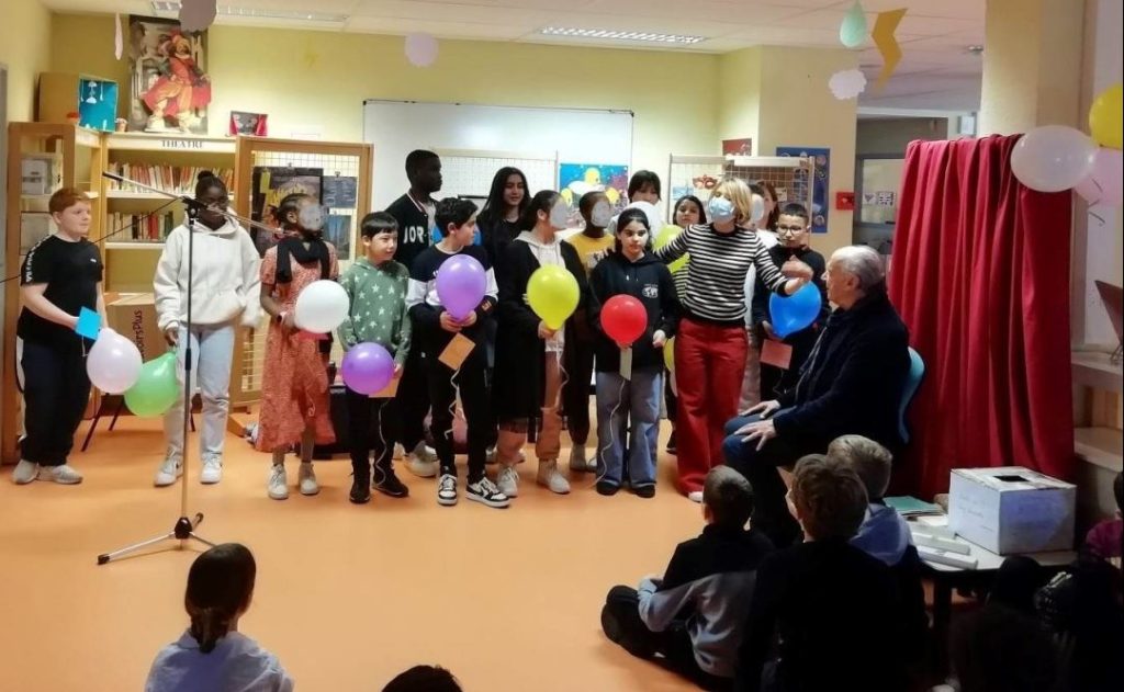 les élèves d'UPE2A et leurs professeurs