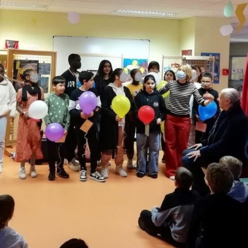 les élèves d'UPE2A et leurs professeurs